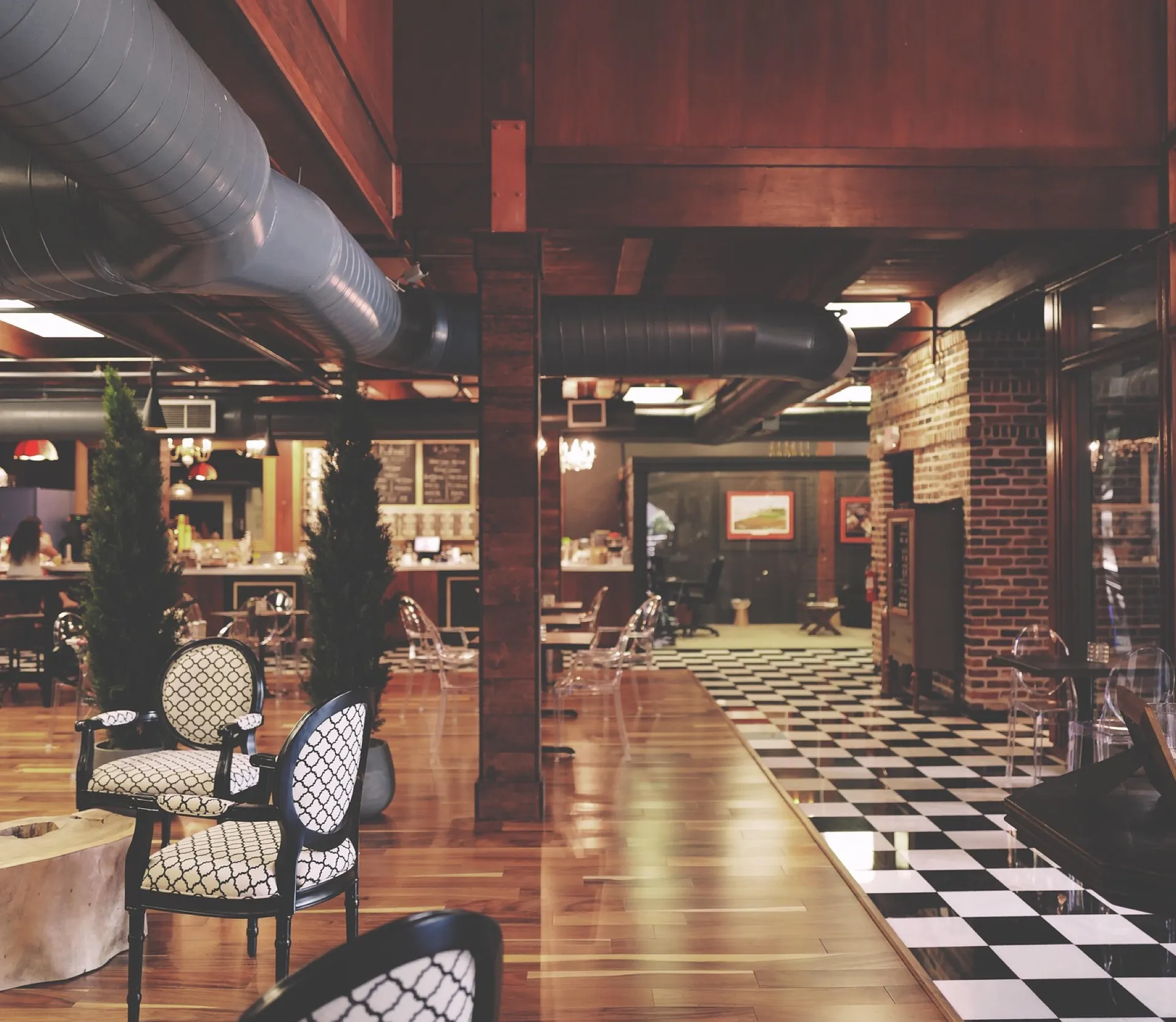 PrivateChef.id dining setting for travelling assignments